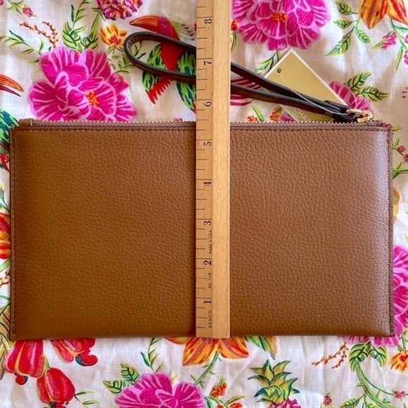 Brand New Michael Kors Genuine Leather Large Zip Clutch Wristlet in Luggage - Picture 6 of 11